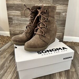 Sonoma Women's Tan Lace Up Boots